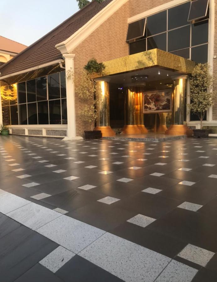 E-Suite Hotel Abuja Buitenkant foto